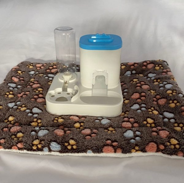 Dispensador de agua y comida